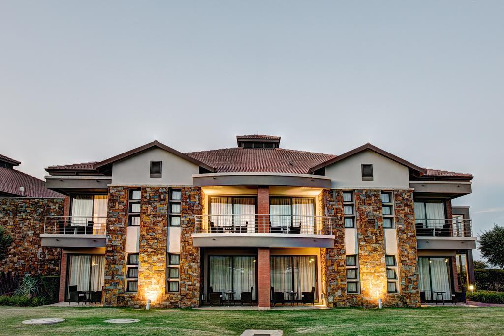 Royal Marang Hotel Phokeng Zewnętrze zdjęcie The Kingdom Hotel
