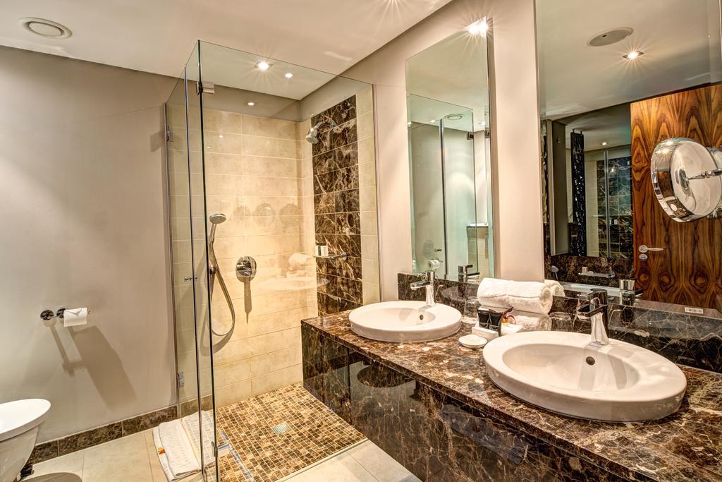 Royal Marang Hotel Phokeng Pokój zdjęcie Bathroom
